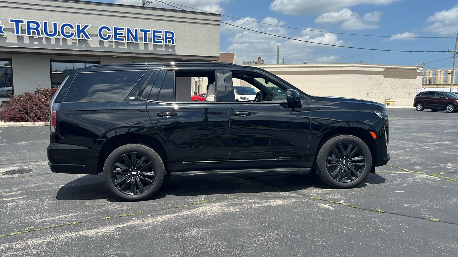 2024 Cadillac Escalade Sport - Photo 8