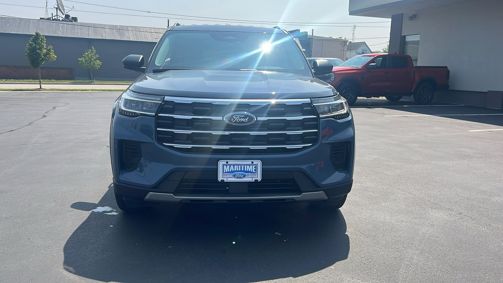 2025 Ford Explorer photo 2