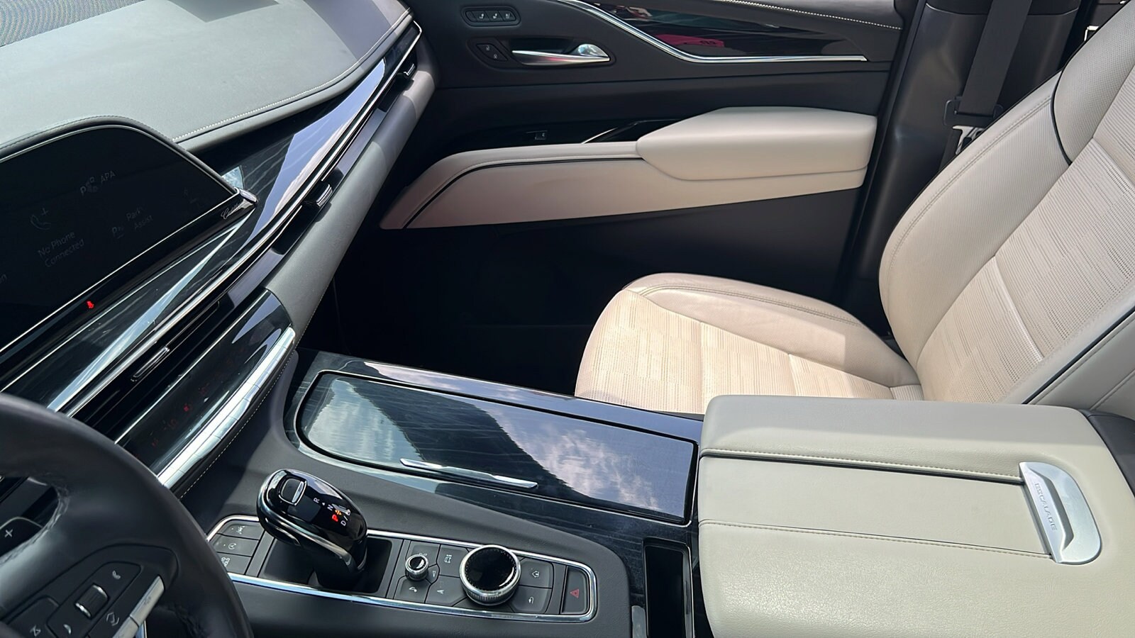 2024 Cadillac Escalade Sport - Photo 23