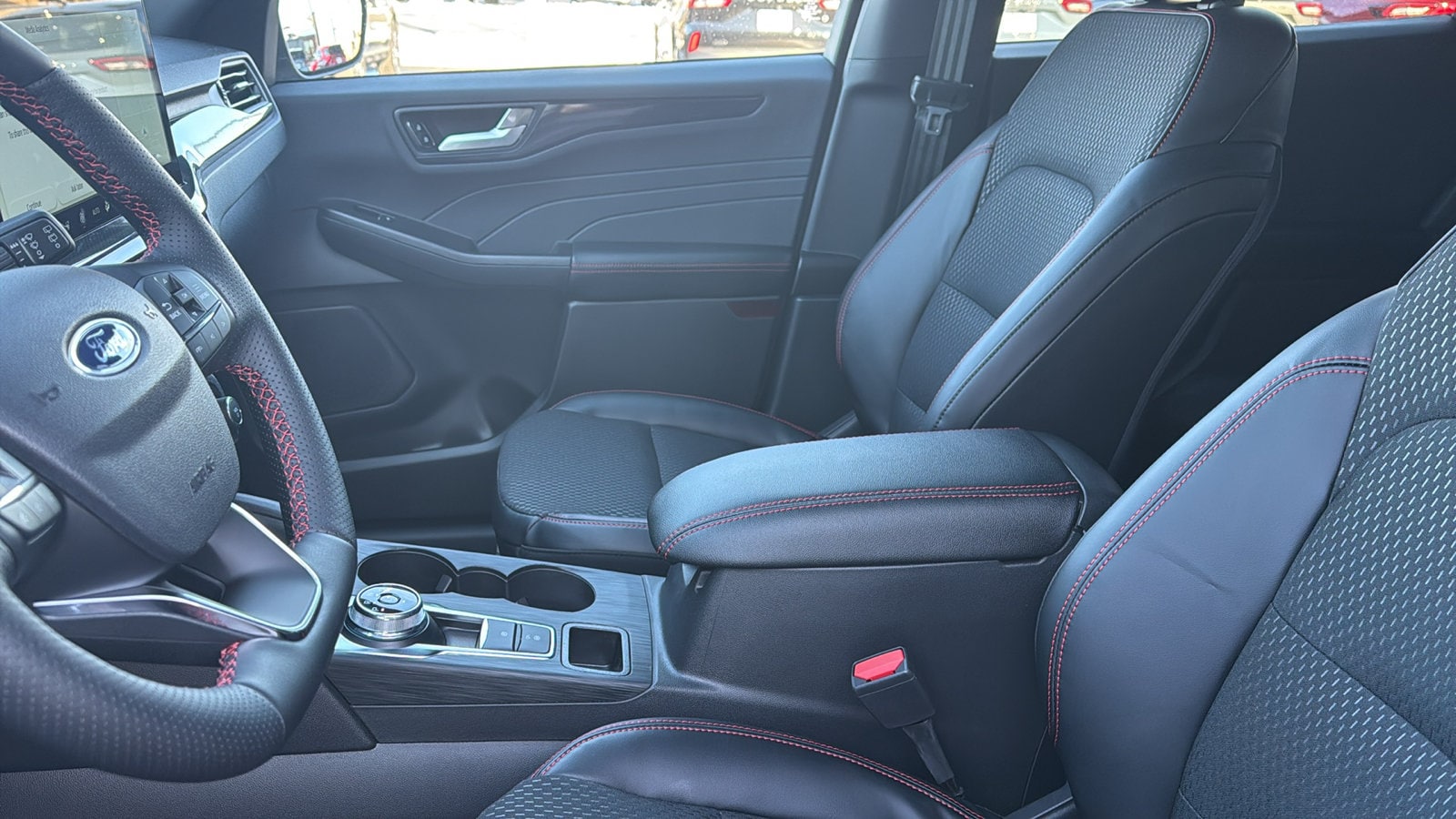 2026 Ford Escape ST-Line - Photo 13