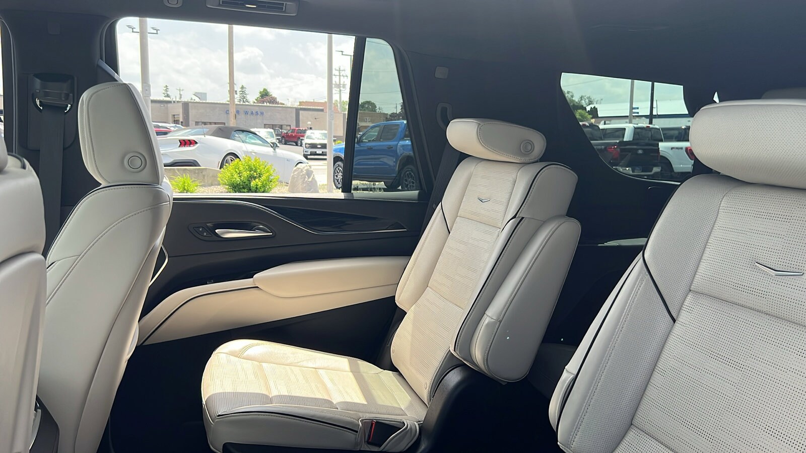 2024 Cadillac Escalade Sport - Photo 34