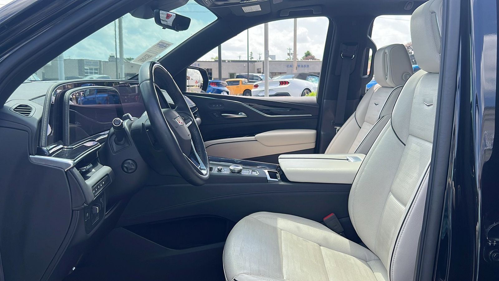 2024 Cadillac Escalade Sport - Photo 11
