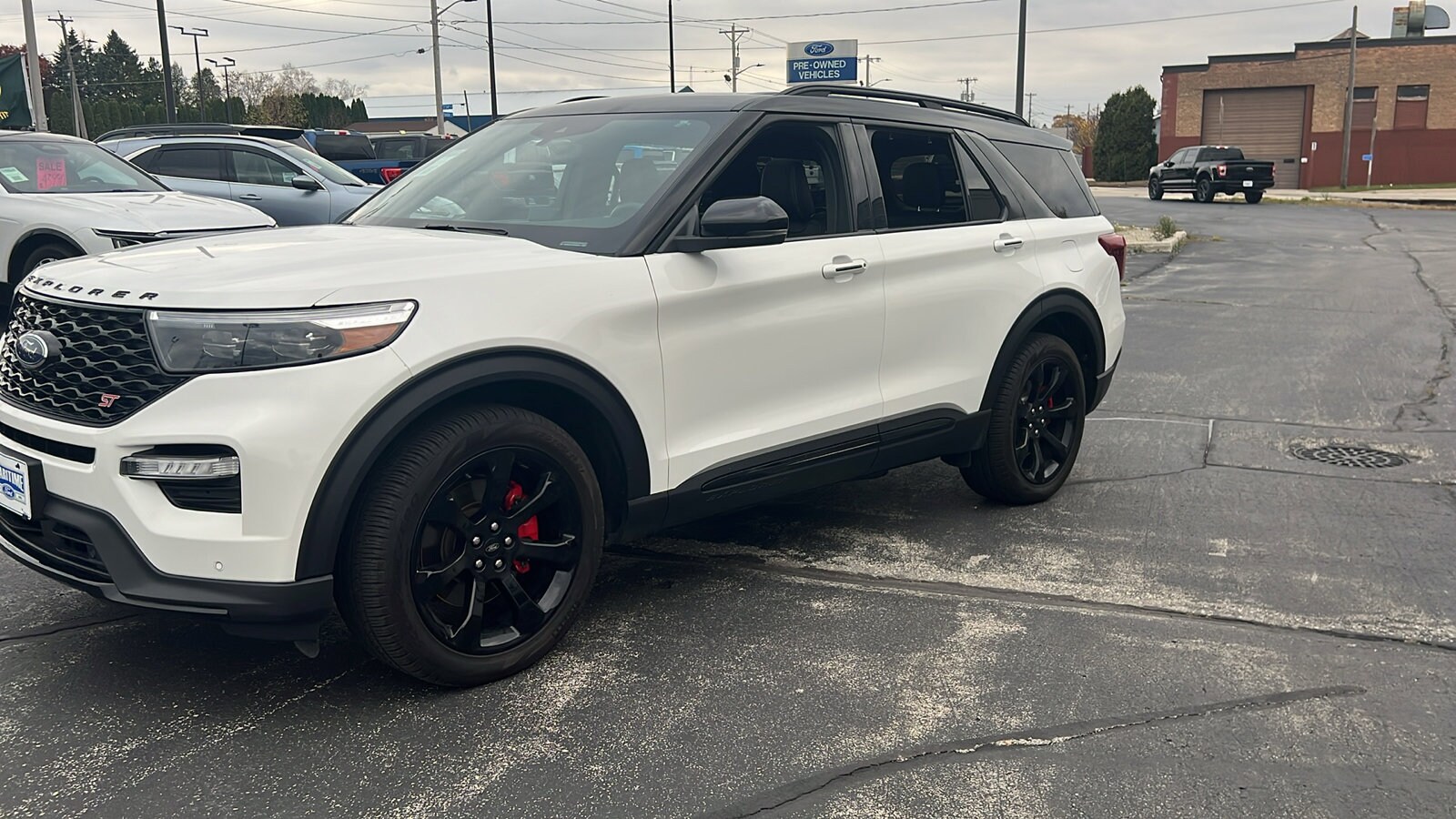 2023 Ford Explorer ST photo 4