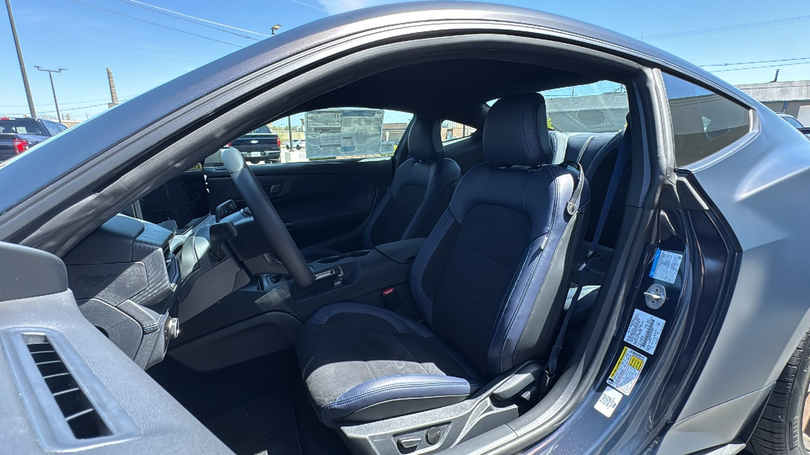 2025 Ford Mustang Dark Horse - Photo 12