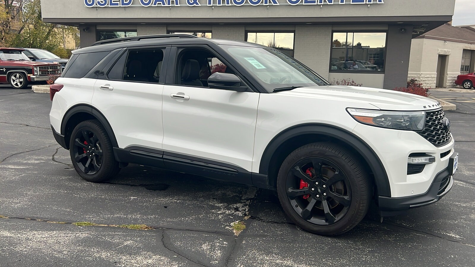 2023 Ford Explorer ST photo 2