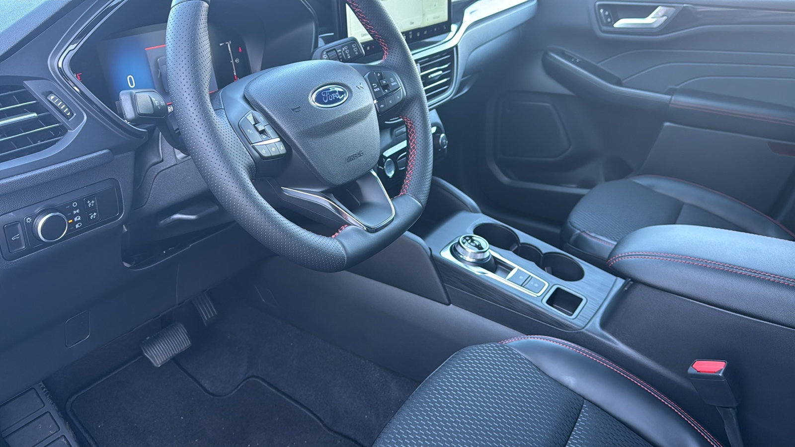 2026 Ford Escape ST-Line - Photo 14