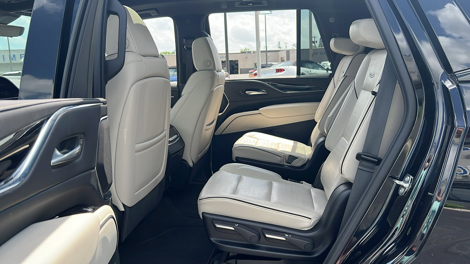 2024 Cadillac Escalade Sport - Photo 33