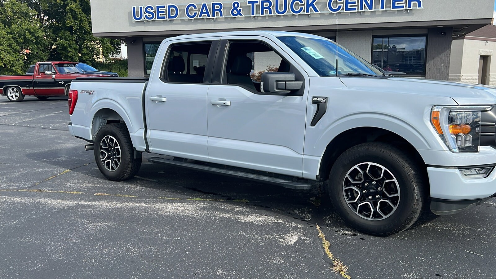 2022 Ford F-150 XLT photo 2