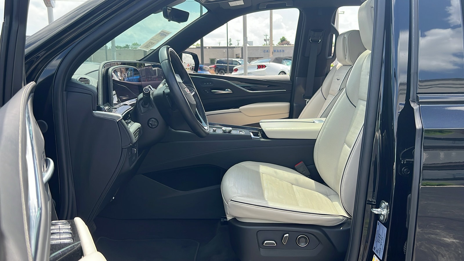 2024 Cadillac Escalade Sport - Photo 10