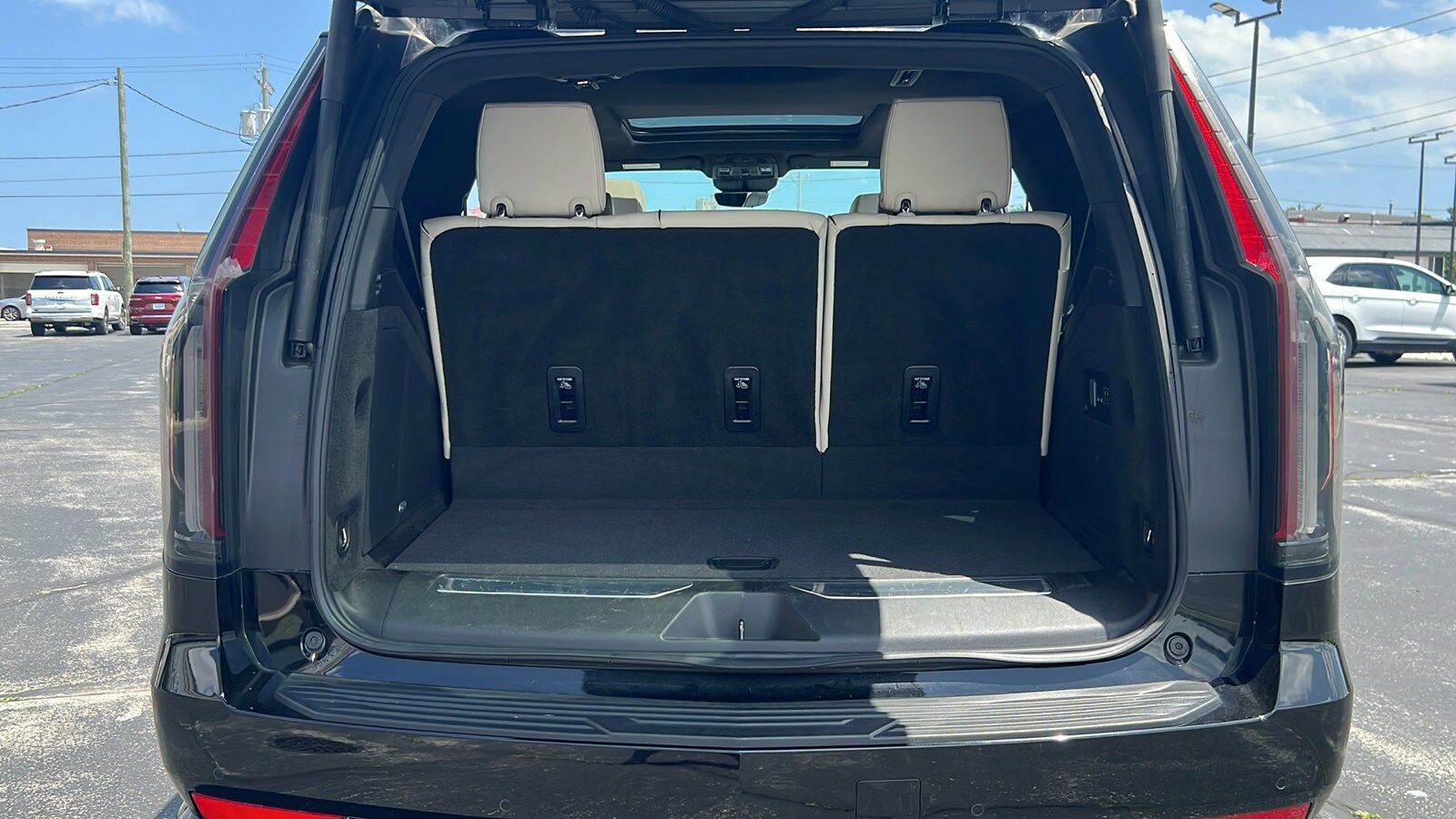 2024 Cadillac Escalade Sport - Photo 40