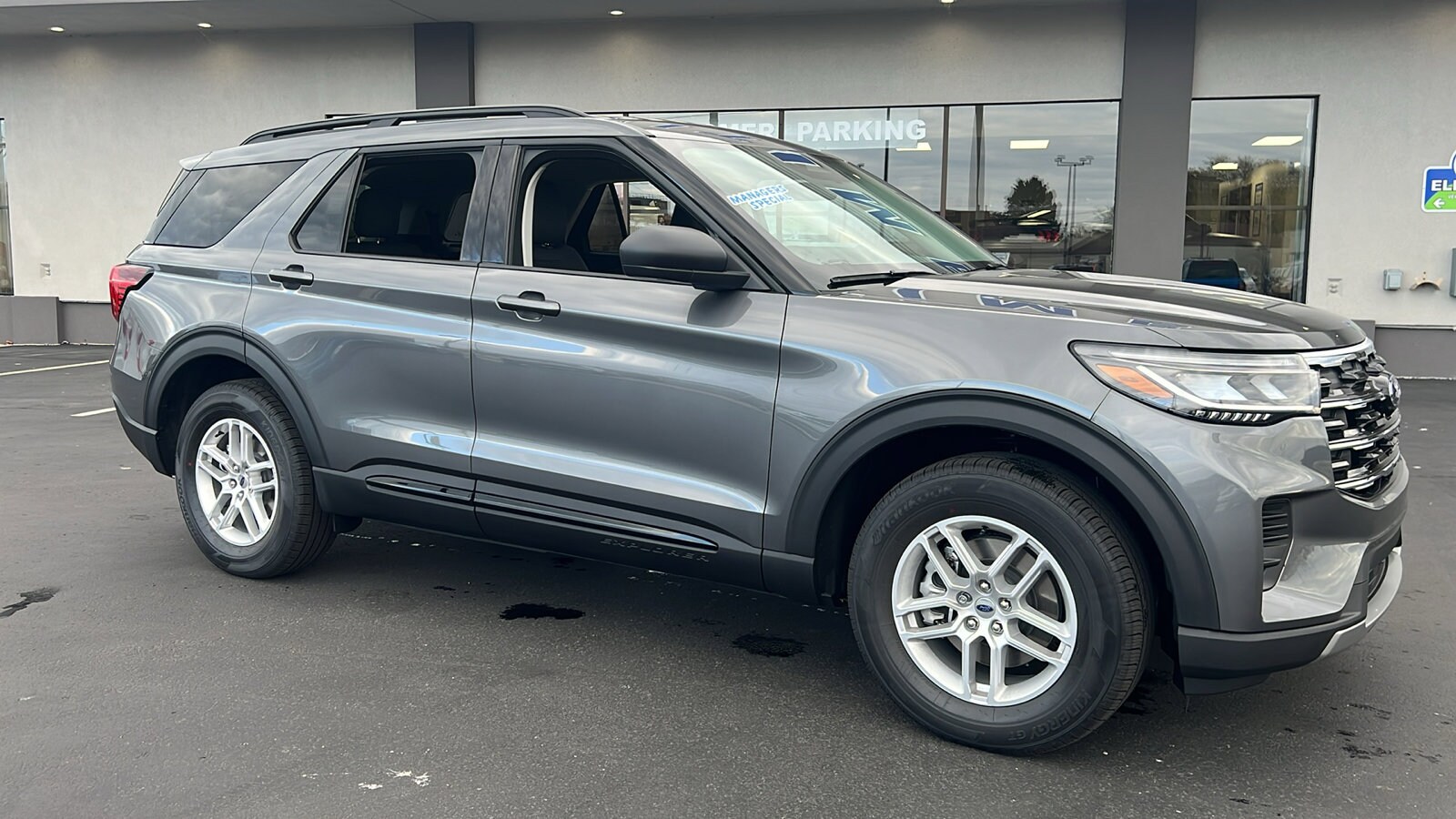 2026 Ford Explorer photo 2