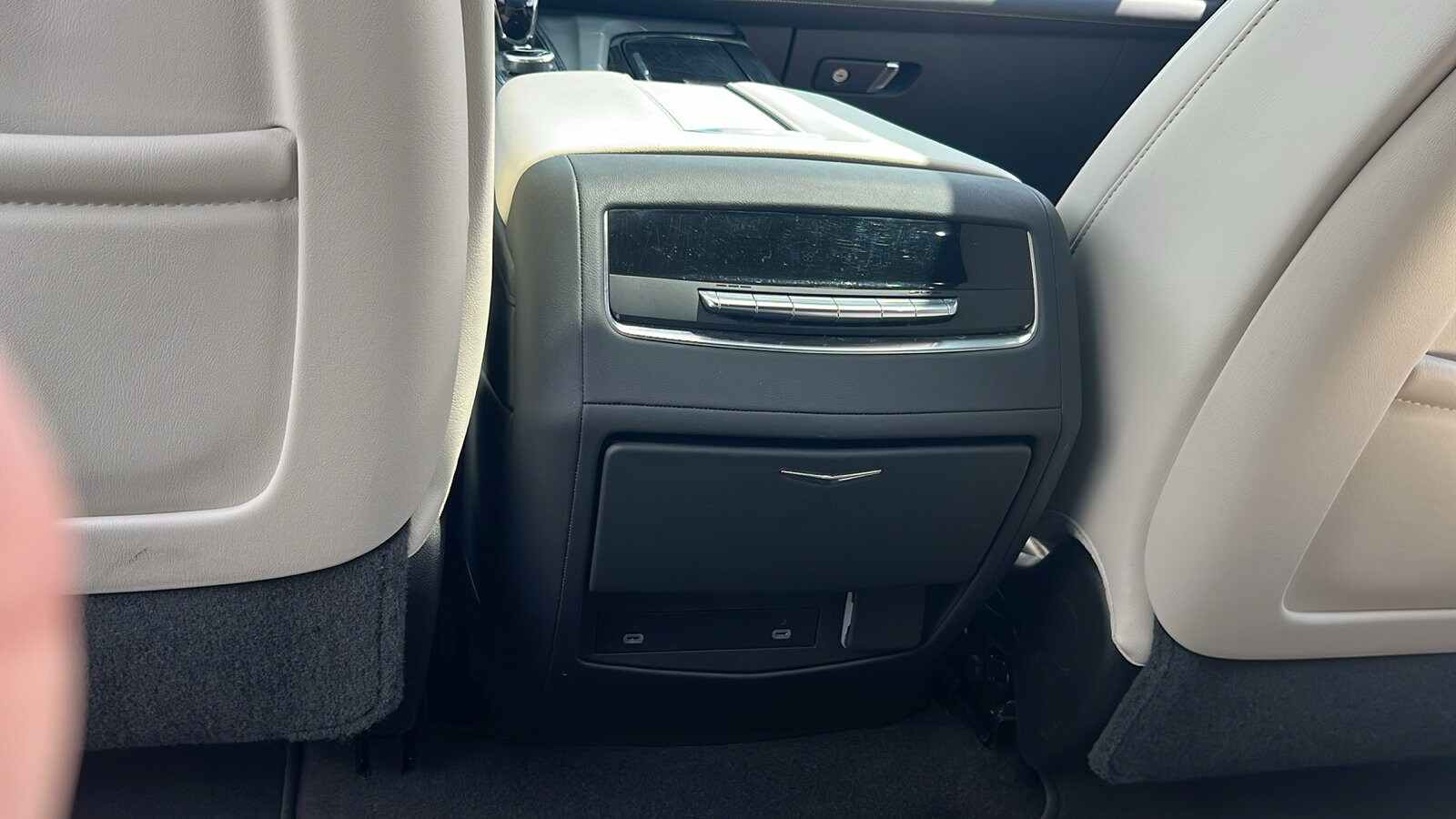 2024 Cadillac Escalade Sport - Photo 36