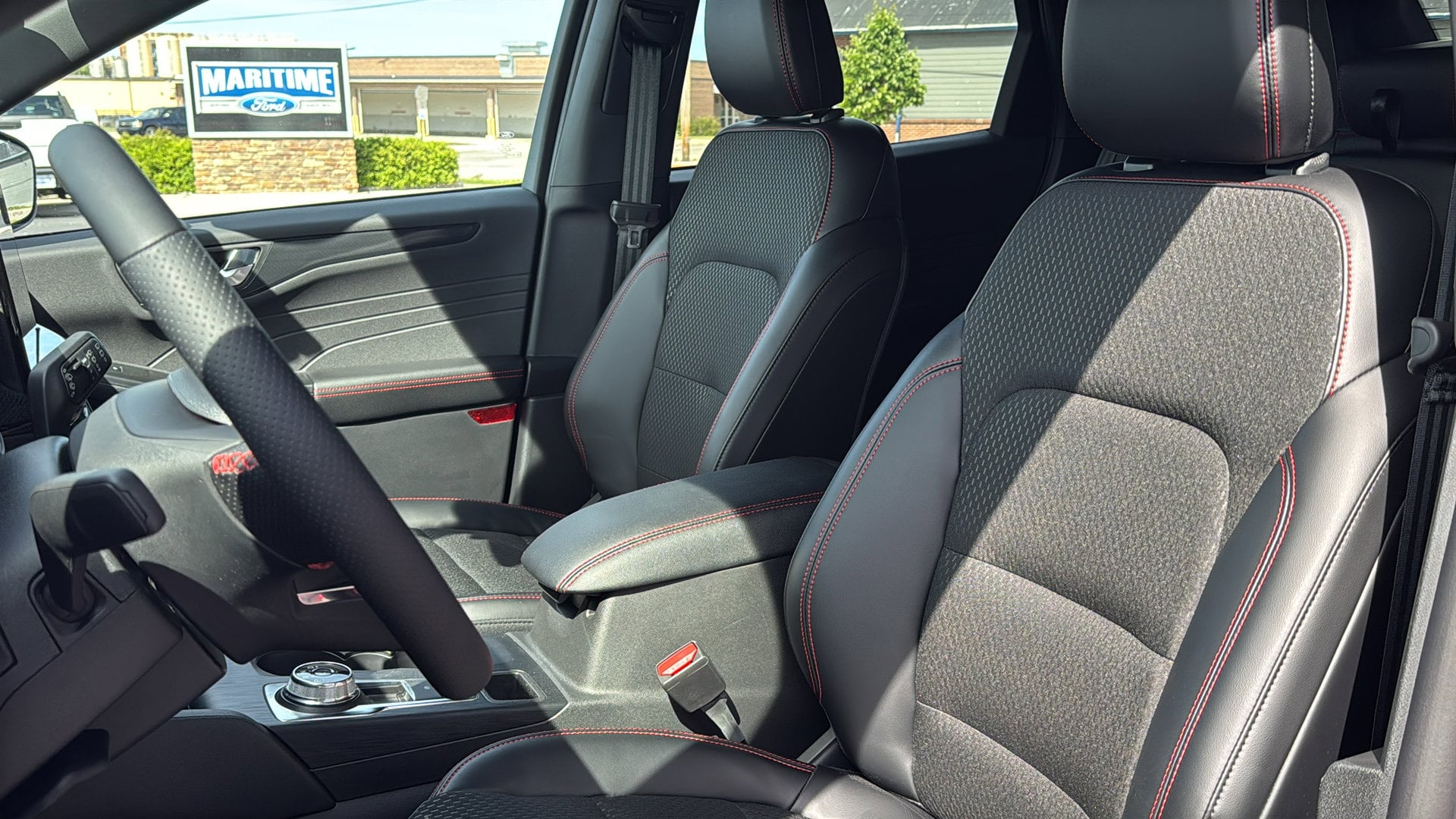 2026 Ford Escape ST-Line - Photo 13