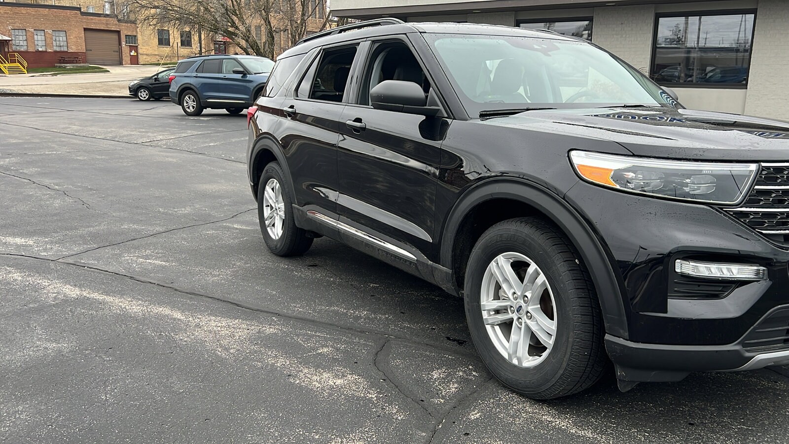 Used 2022 Ford Explorer XLT with VIN 1FMSK8DH5NGA39081 for sale in Manitowoc, WI