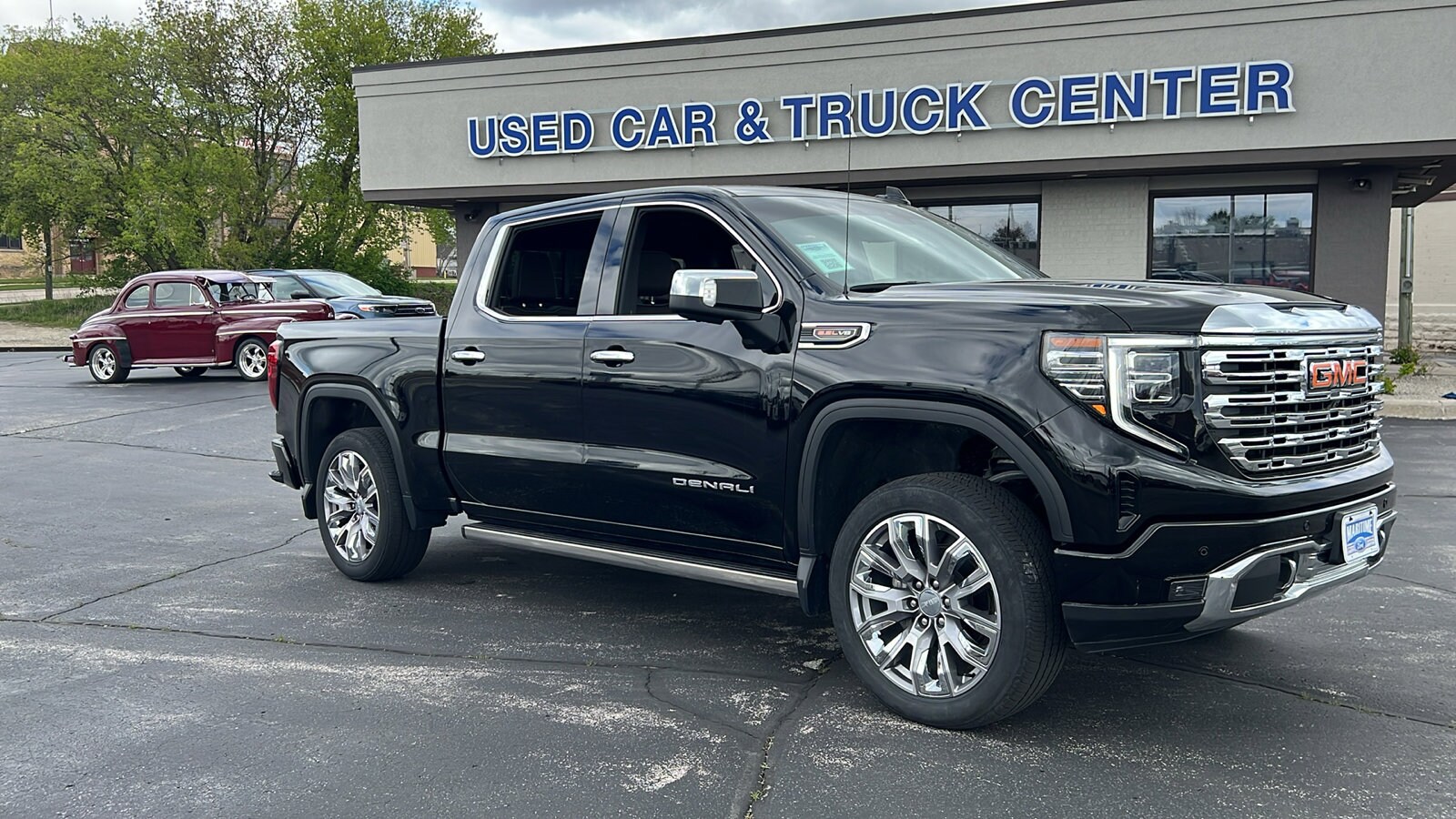 Used 2023 GMC Sierra 1500 Denali Denali with VIN 1GTUUGEL3PZ331582 for sale in Manitowoc, WI