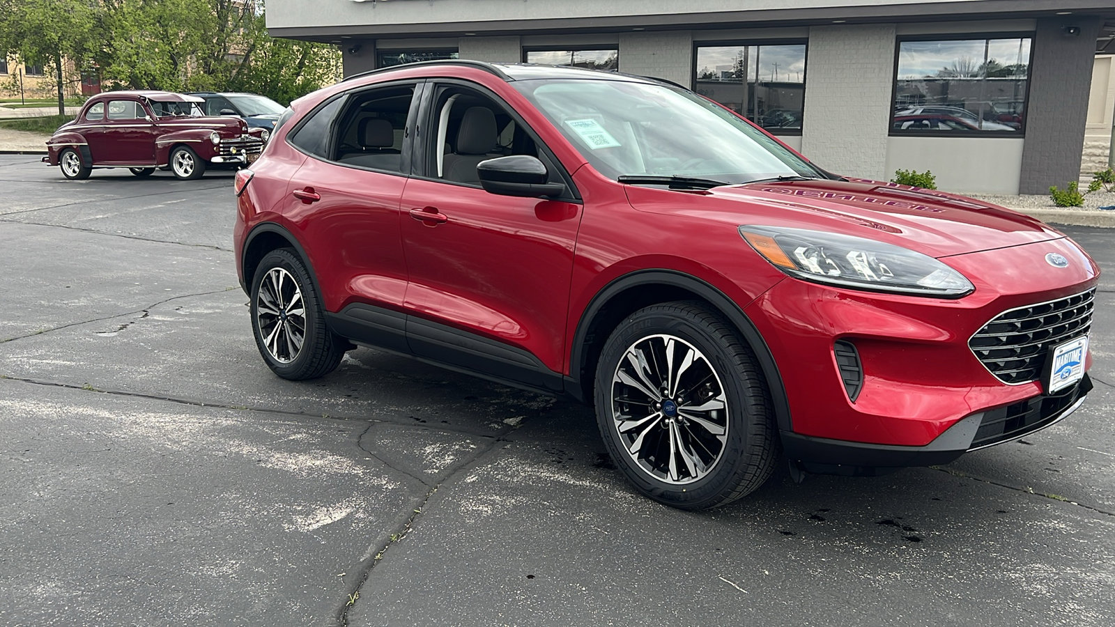 Used 2022 Ford Escape SE with VIN 1FMCU9G6XNUB66652 for sale in Manitowoc, WI