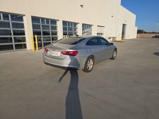 2017 Chevrolet Malibu LS photo 3