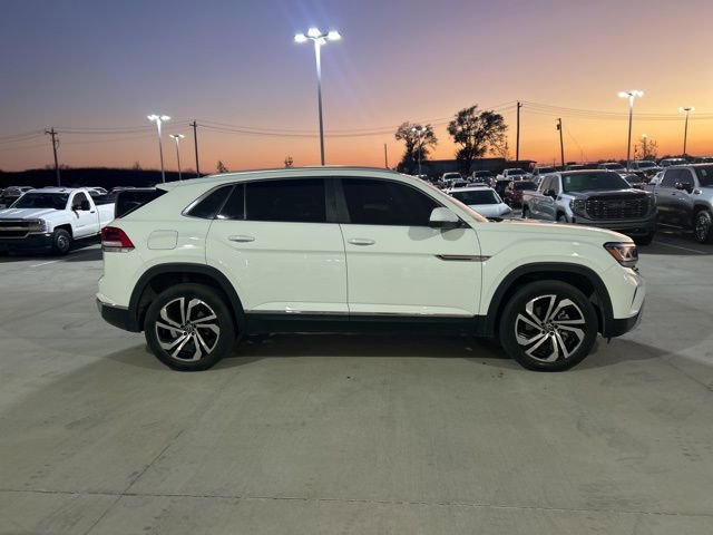 2022 Volkswagen Atlas Cross Sport SEL photo 2