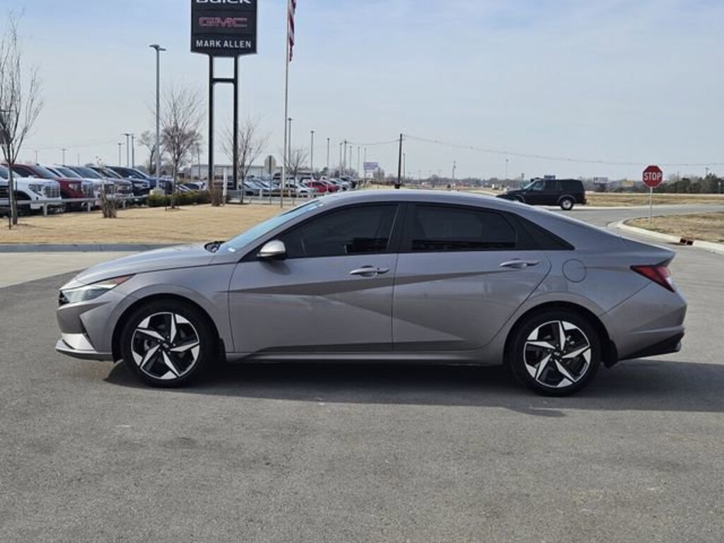 Used 2023 Hyundai Elantra SEL Sedan