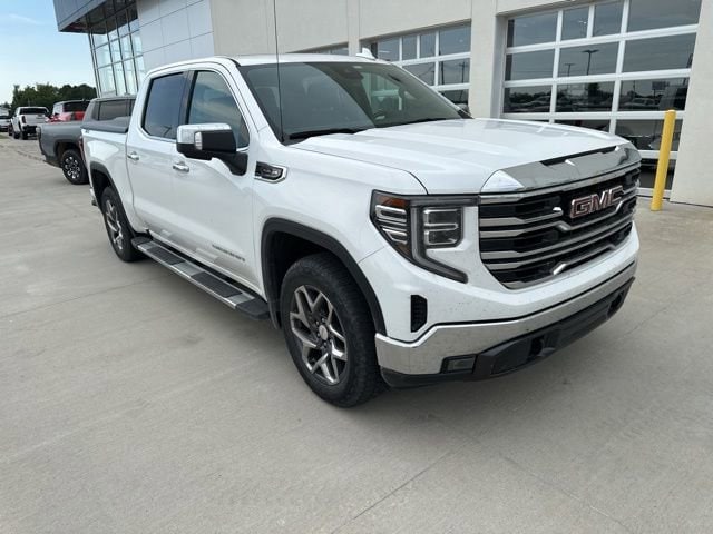 2022 GMC Sierra 4WD Crew Cab Short Box SLT's photo