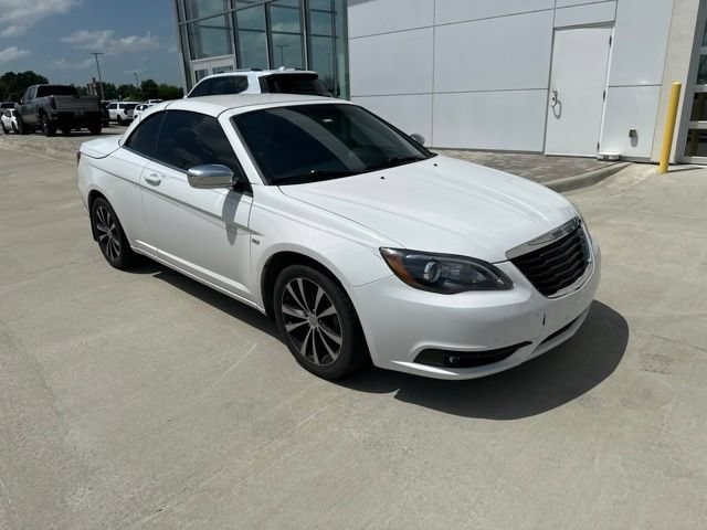 2012 Chrysler 200 S Convertible's photo