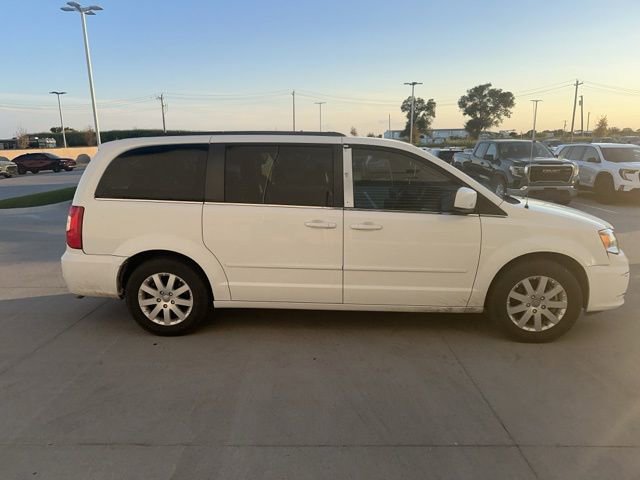 2015 Chrysler Town & Country LX photo 2