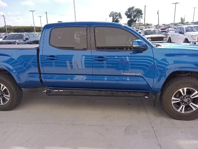 2016 Toyota Tacoma SR5 TRD Sport photo 2