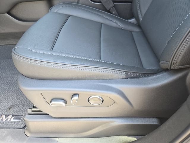2026 GMC Yukon Denali - Photo 17
