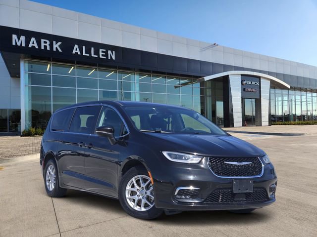 2023 Chrysler Pacifica Touring L's photo