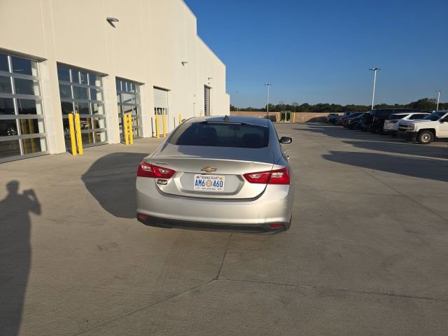 2017 Chevrolet Malibu LS photo 4