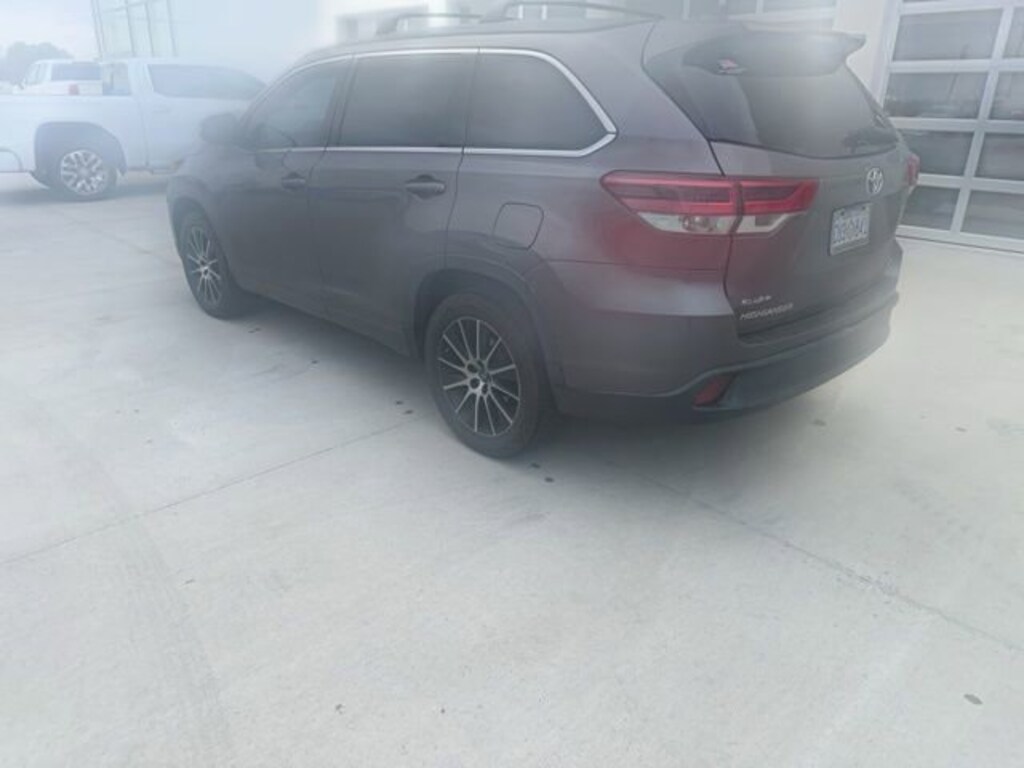 Used 2017 Toyota Highlander XLE V6 SUV