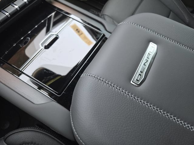 2026 GMC Yukon Denali - Photo 15