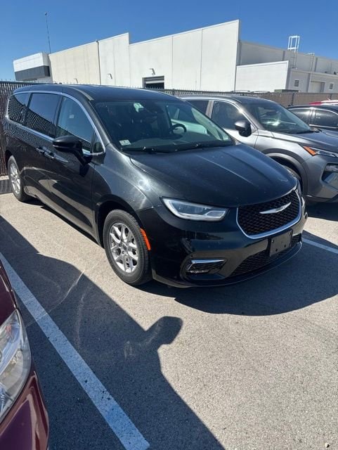 2023 Chrysler Pacifica Touring L's photo
