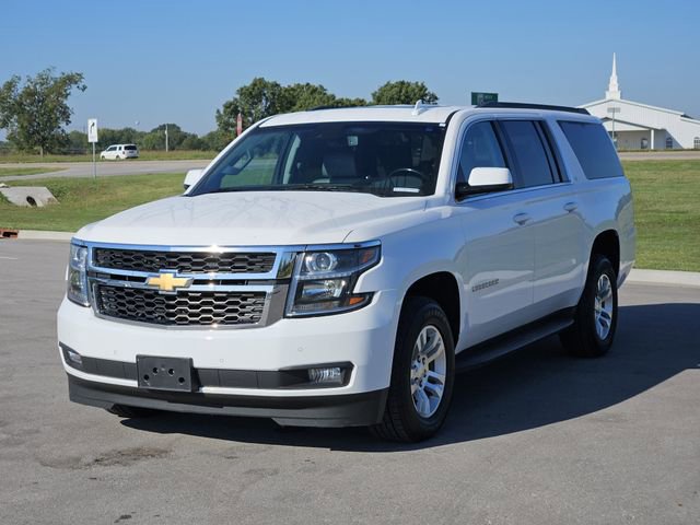 2018 Chevrolet Suburban LT photo 2
