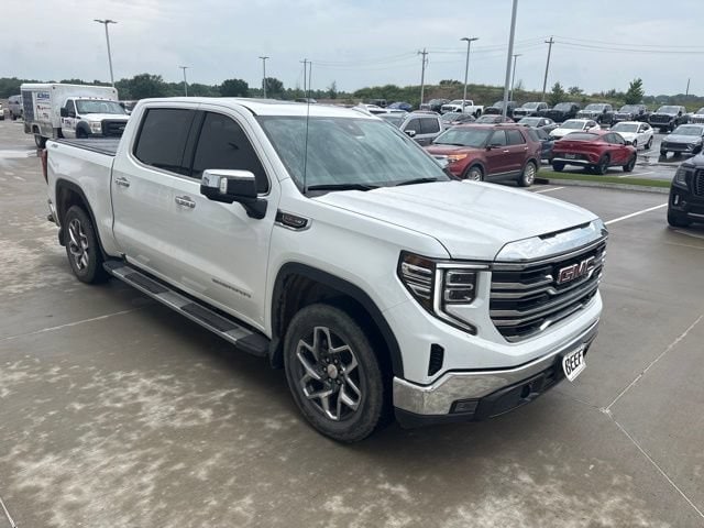 2023 GMC Sierra 4WD Crew Cab Short Box SLT's photo