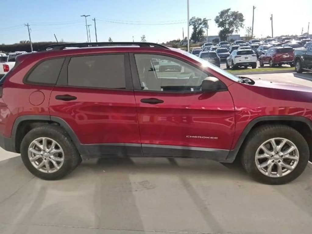 Used 2017 Jeep Cherokee Sport 4x4 SUV