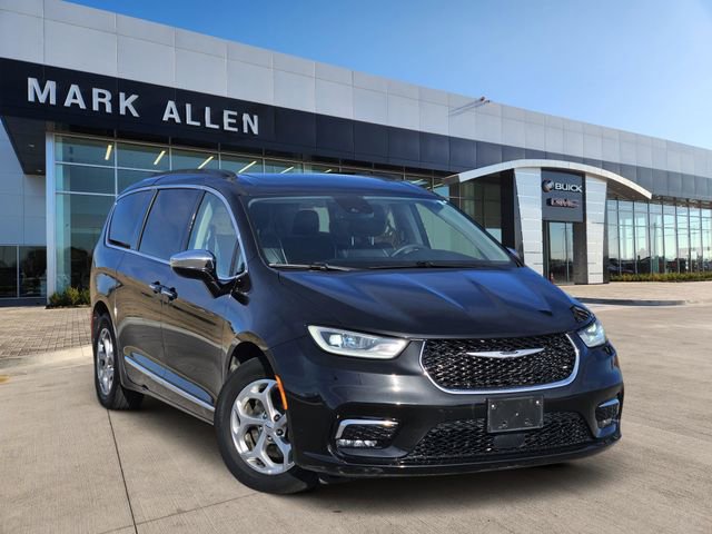 2023 Chrysler Pacifica Limited's photo