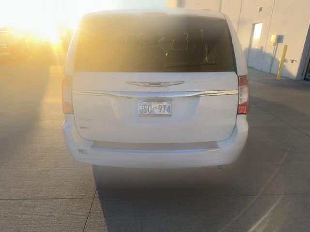 2015 Chrysler Town & Country LX photo 4
