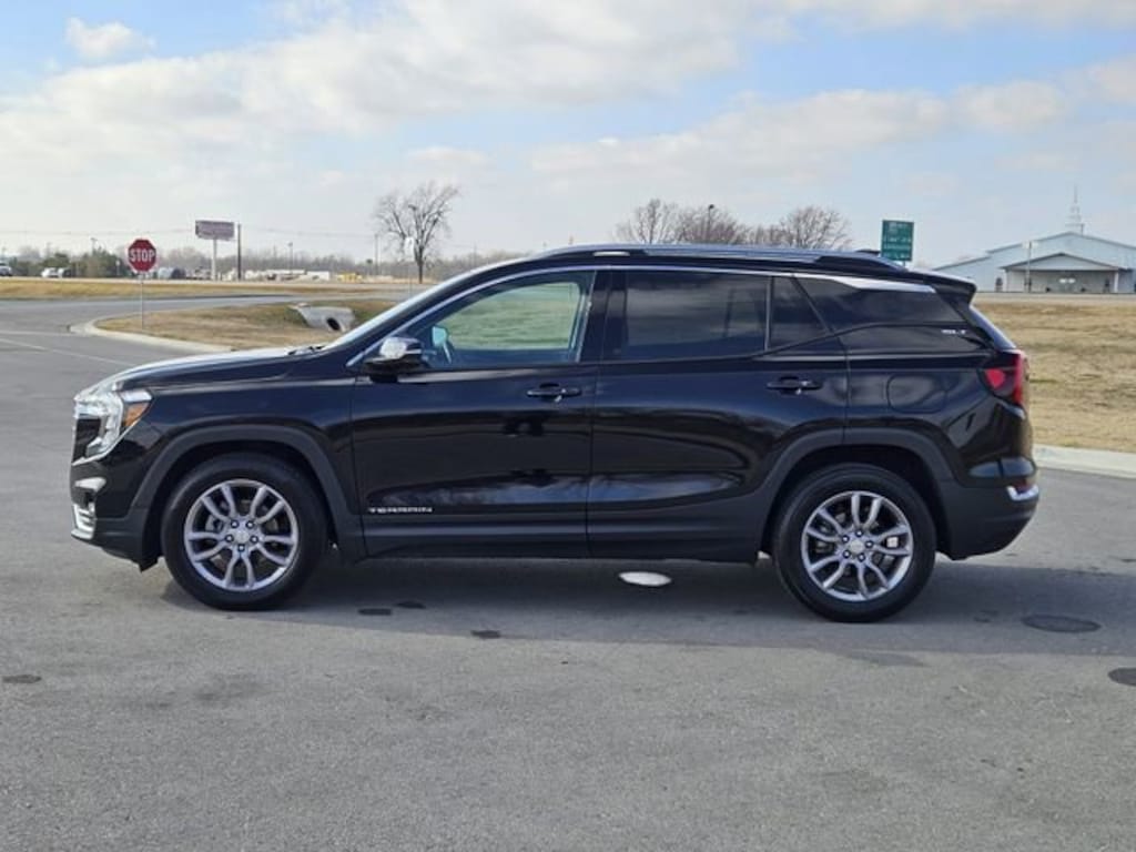 Used 2024 GMC Terrain SLT SUV