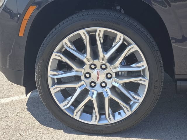 2026 GMC Yukon Denali - Photo 9