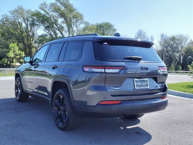 Used 2023 Jeep Grand Cherokee L Limited with VIN 1C4RJJBG9P8754787 for sale in Collinsville, OK