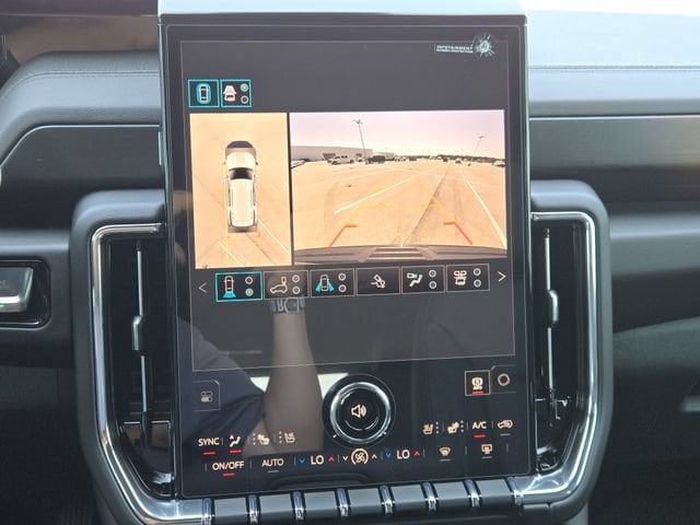 2026 GMC Yukon Denali - Photo 14
