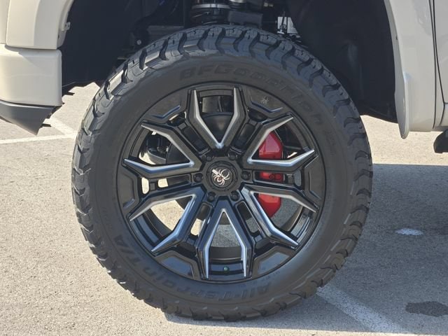 2026 GMC Sierra 1500 AT4 - Photo 9