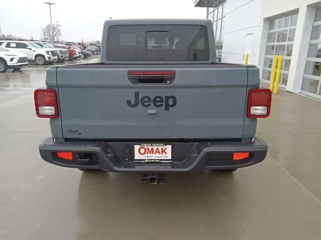 Used 2025 Jeep Gladiator Sport Truck Crew Cab