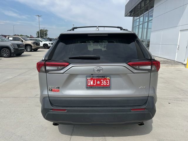 2021 Toyota RAV4 XLE photo 4