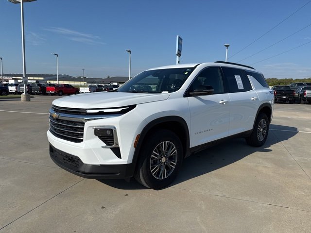 2025 Chevrolet Traverse photo 2