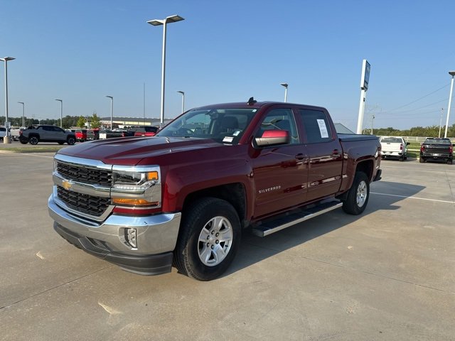 2017 Chevrolet Silverado 1500 LT photo 2