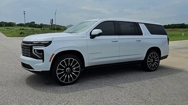 2026 Chevrolet Suburban High Country - Photo 4