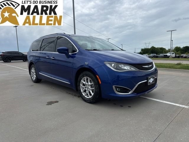 2020 Chrysler Pacifica Touring L's photo