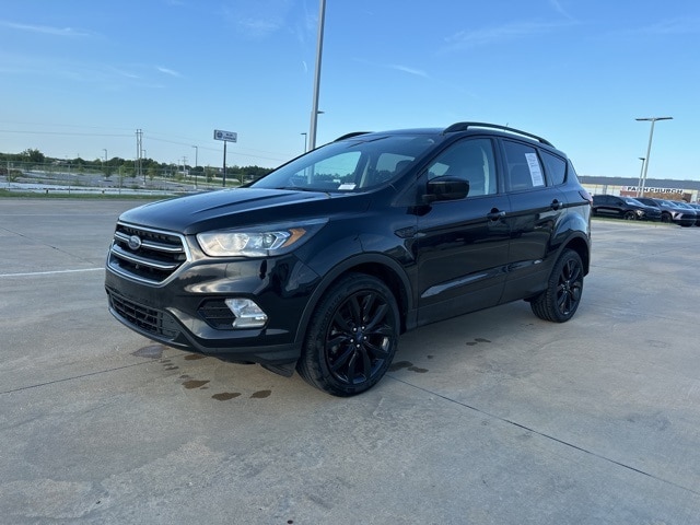 Used 2019 Ford Escape SE with VIN 1FMCU9GD8KUA77656 for sale in Glenpool, OK